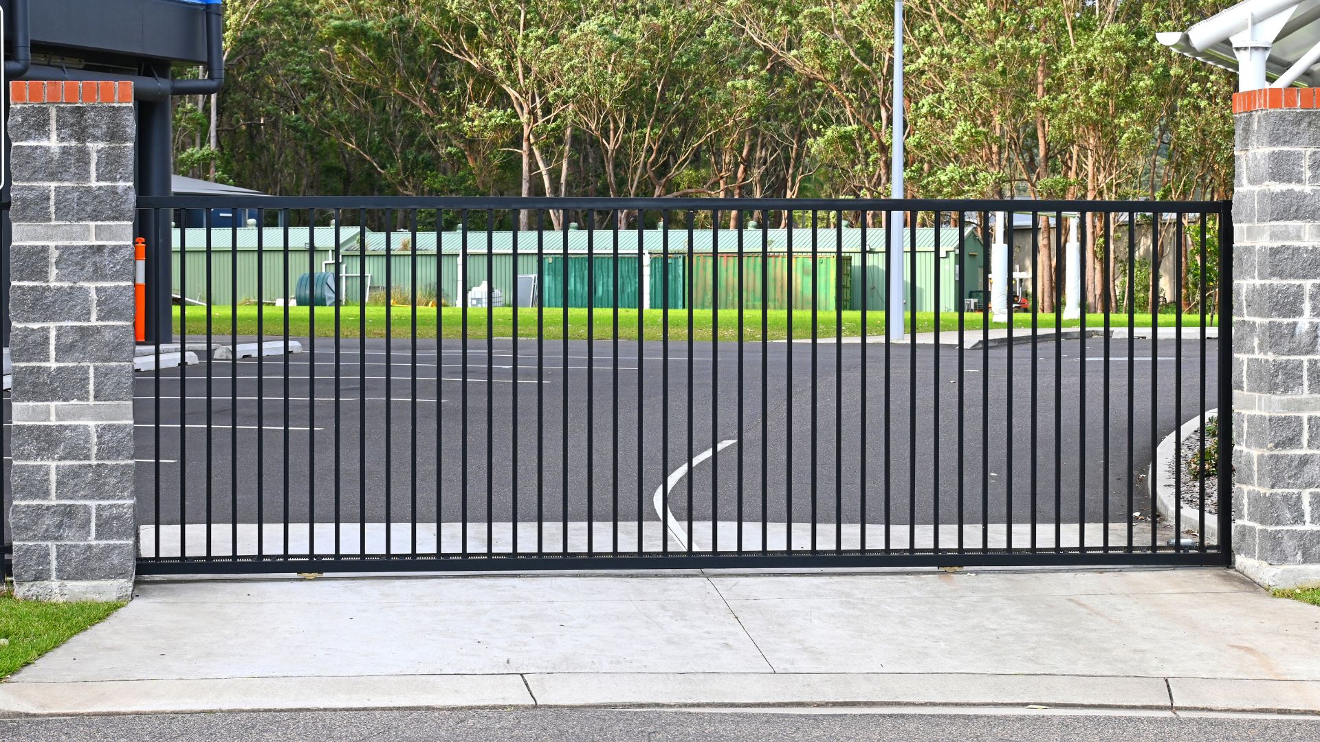 Custom Metal Gates for Business Facilities
